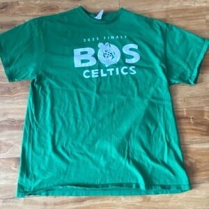 Unisex Green Boston Celtics T-Shirt (men’s size XL)